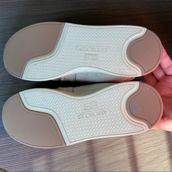 SOLD 🔴Aerosoles | Sing Song Taupe Genuine Suede … - Picture 9 of 11
